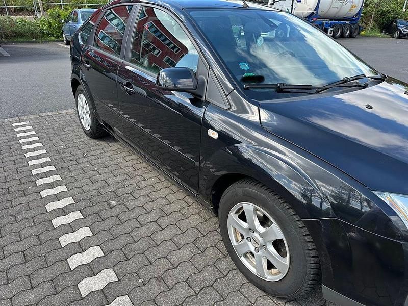 Second-hand Ford Focus 101 CP (74 kW) 2006 Negru Berlinǎ