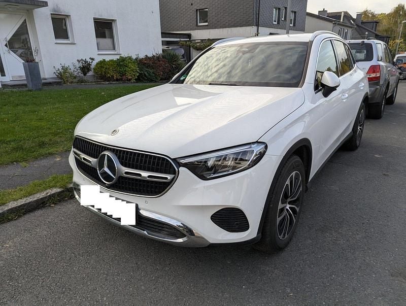 Weiß Gebraucht 2024 Mercedes GLC220 Avantgarde SUV | 43.000 € - Bild 1/4