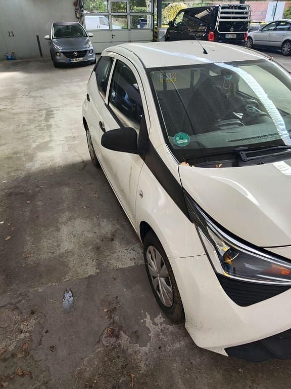 Gebraucht Toyota Aygo 72 PS (52 kW) 2019 Weiß Kleinwagen