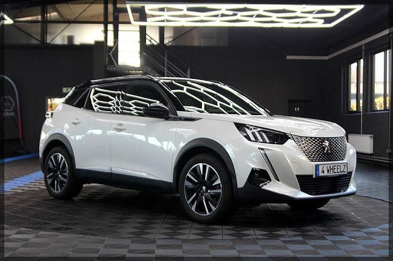 Weiß Gebraucht 2022 Peugeot e-2008 GT SUV | 19.999 € (Fairer Preis) - Bild 1/4