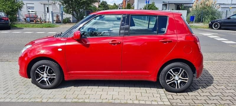 Rot Gebraucht 2009 Suzuki Swift Kleinwagen | 2.700 € (Guter Preis) - Bild 1/4