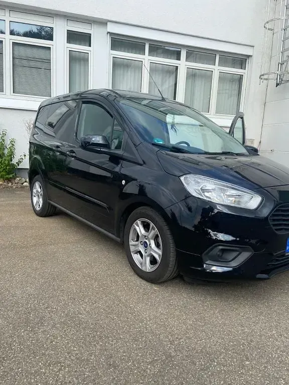 Gebraucht Ford Courier 101 PS (74 kW) 2023 Schwarz Van / Kleinbus