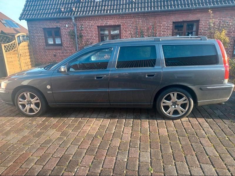 Grau Gebraucht 2005 Volvo V70 Kombi | 3.000 € (Fairer Preis) - Bild 1/4