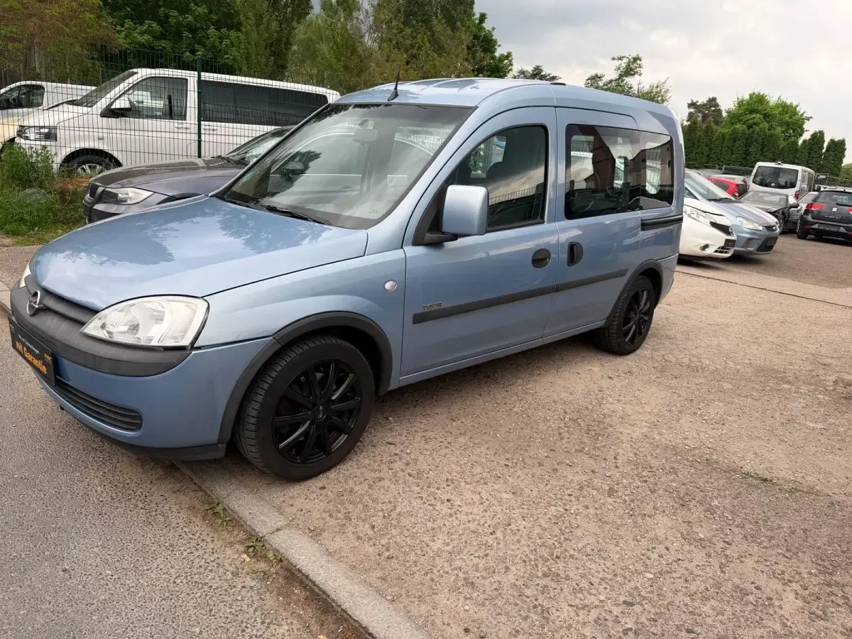 Usata Opel Combo Edition 97 CV (71 kW) 2005 Blu Monovolume