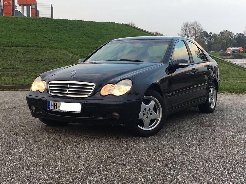Blau Gebraucht 2003 Mercedes C200 Classic Limousine | 1.100 € (Guter Preis) - Bild 1/4