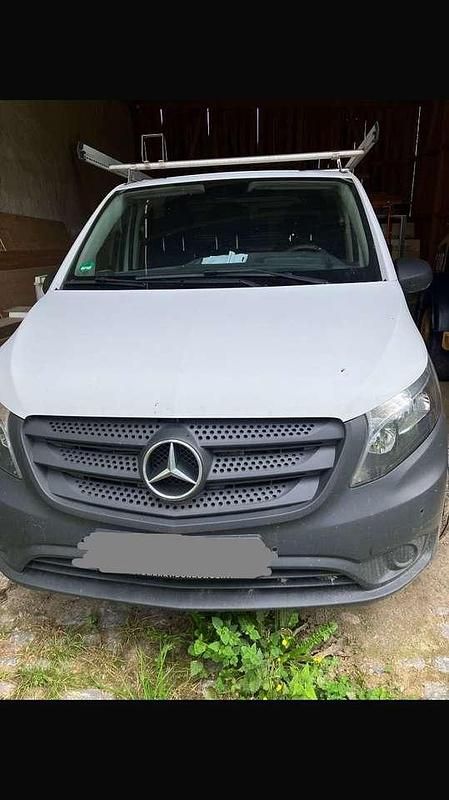 Weiß Gebraucht 2017 Mercedes Vito Van / Kleinbus | 21.000 € (Fairer Preis) - Bild 1/4