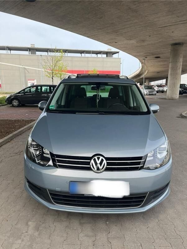 Grau Gebraucht 2011 VW Sharan Comfortline Van / Kleinbus | 7.999 € (Guter Preis) - Bild 1/4