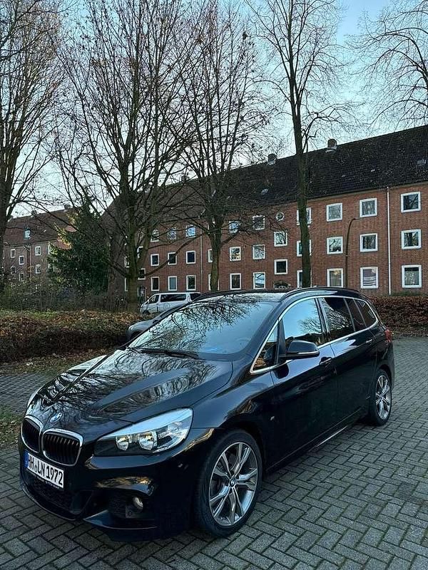 Schwarz Gebraucht 2016 BMW 220 M Sport Van / Kleinbus | 16.500 € (Fairer Preis) - Bild 1/4