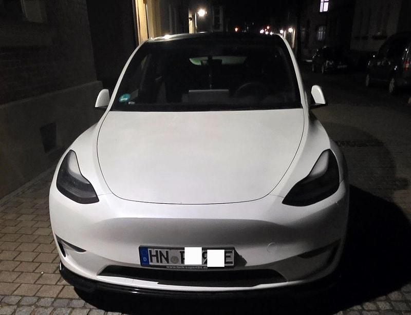 Weiß Gebraucht 2023 Tesla Model Y Long Range AWD SUV | 40.500 € (Fairer Preis) - Bild 1/4