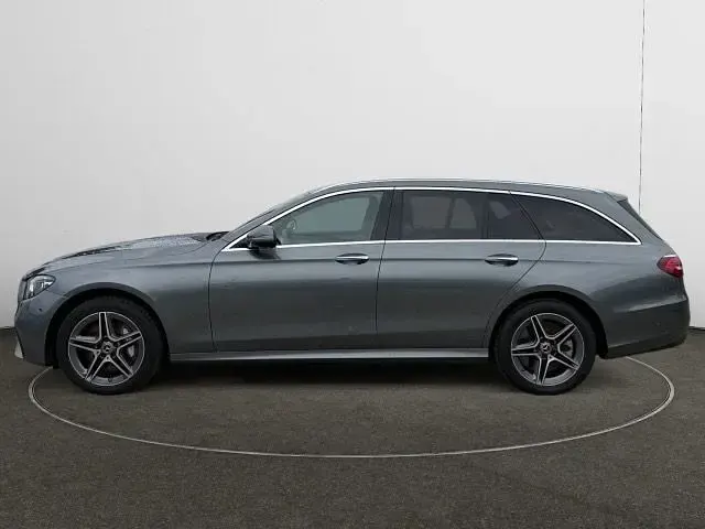 Gebraucht Mercedes E300 306 PS (225 kW) 2023 Selenitgrau metallic Kombi