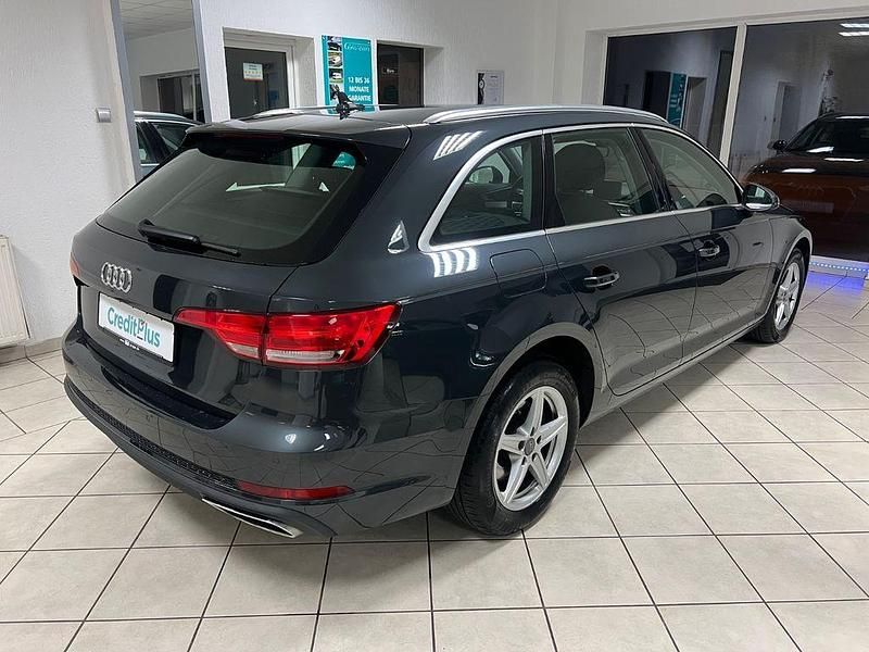 Gebraucht Audi A4 Basis 122 PS (89 kW) 2019 Grau Kombi