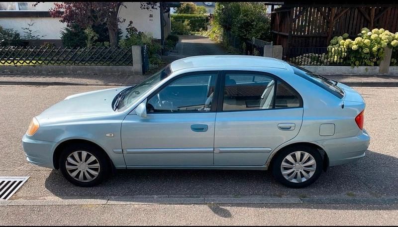 Gebraucht Hyundai Accent GLS 84 PS (61 kW) 2003 Blau Limousine