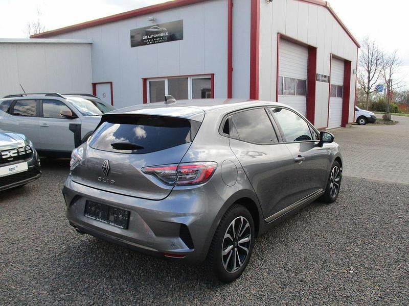 Gebraucht Renault Clio V Techno 91 PS (66 kW) 2025 Grau Limousine