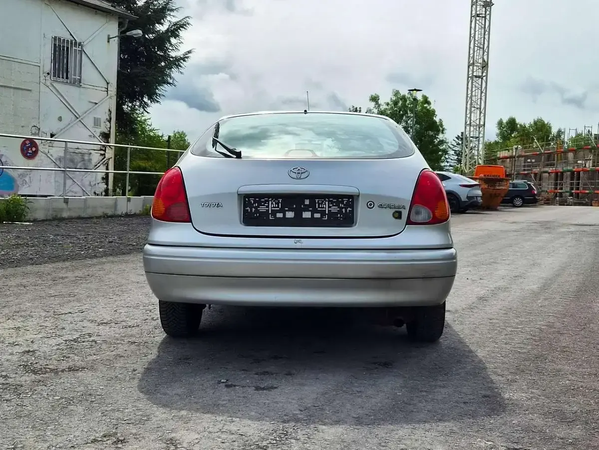 Gebraucht Toyota Corolla Sol 110 PS (80 kW) 2001 Silber Limousine