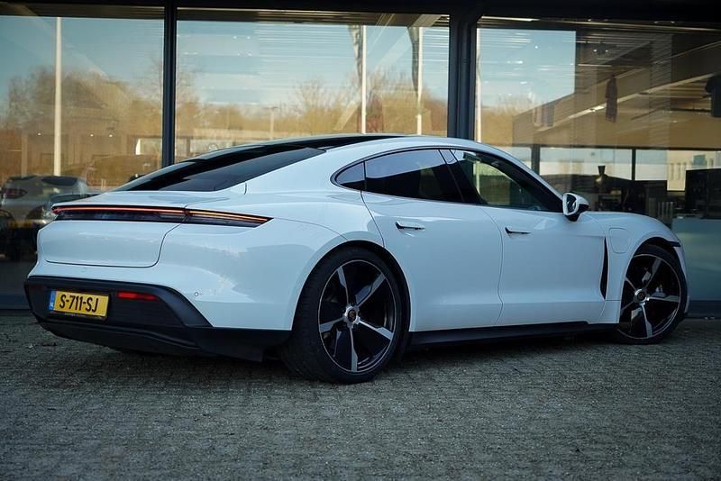 Gebraucht Porsche Taycan Performance Package 280 kW (381 PS) 2021 Weiß Limousine