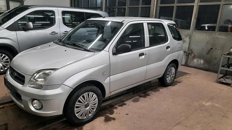 Silber Gebraucht 2006 Subaru Justy Kleinwagen | 3.750 € (Fairer Preis) - Bild 1/4