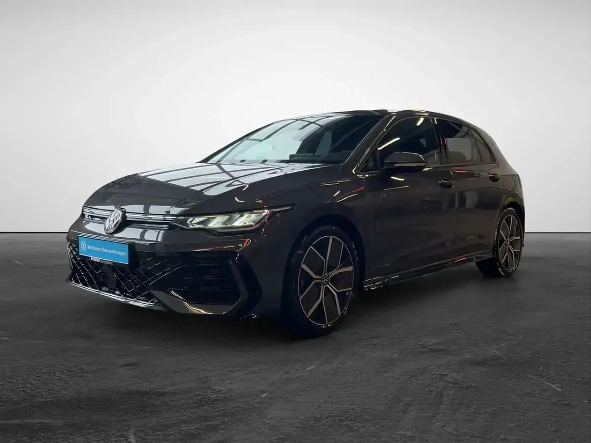 Gebraucht VW Golf VIII R-line 150 PS (110 kW) 2025 Grau (delfingrau metallic) Limousine