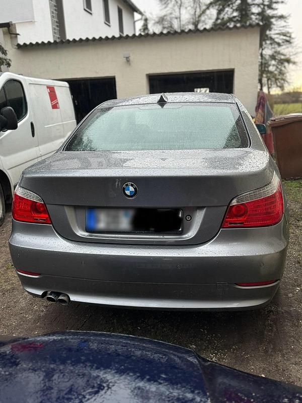 Gebraucht BMW 525 197 PS (144 kW) 2008 Grau Limousine