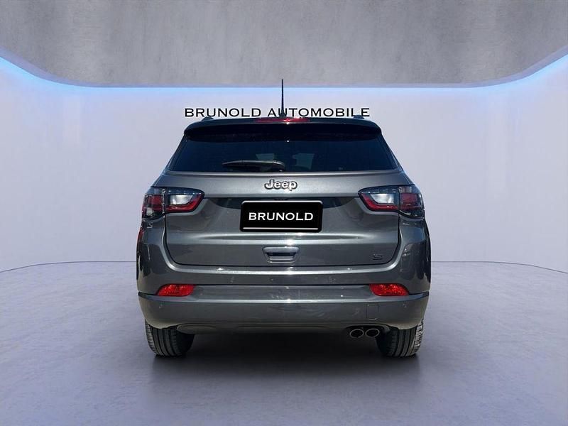 Usado Jeep Compass 150 HP (110 kW) 2022 Cinzento SUV