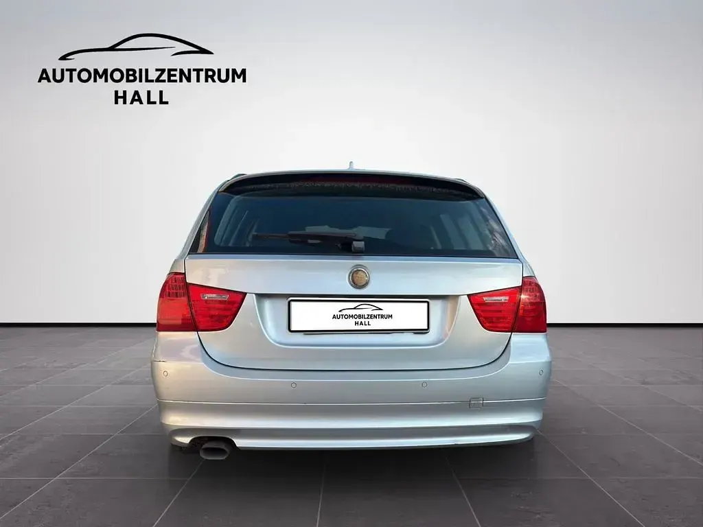 Gebraucht BMW 318 Sport Line 143 PS (105 kW) 2011 Silber Kombi