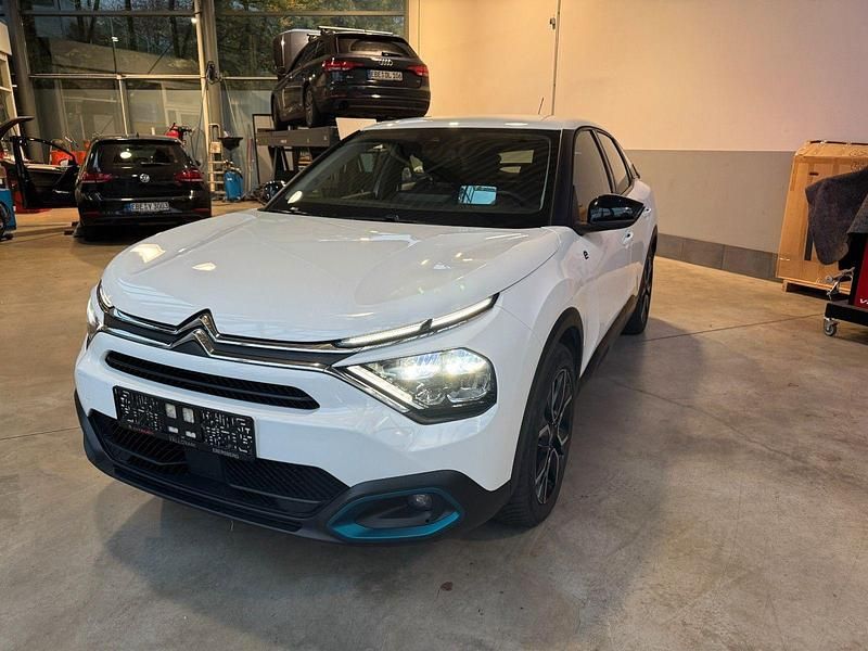 Weiß Gebraucht 2022 Citroën e-C4 Feel Kleinwagen | 17.990 € (Fairer Preis) - Bild 1/4