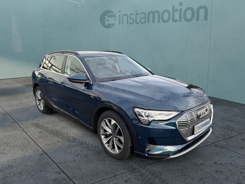 Blau Gebraucht 2022 Audi e-tron Sport SUV | 37.550 € (Fairer Preis) - Bild 1/4