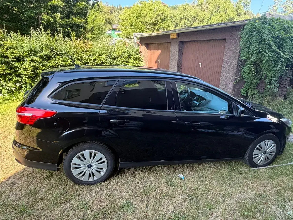 Gebraucht Ford Focus 120 PS (88 kW) 2017 Schwarz Limousine