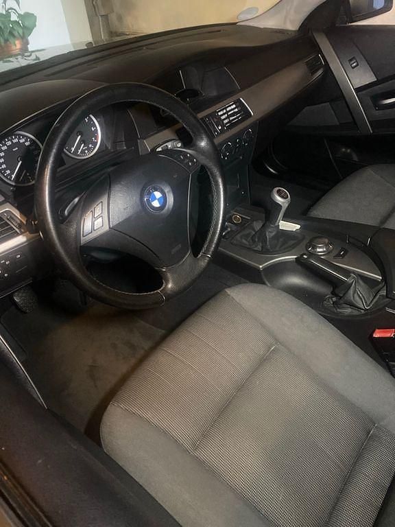Second-hand BMW 525 192 CP (141 kW) 2004 Negru Berlinǎ
