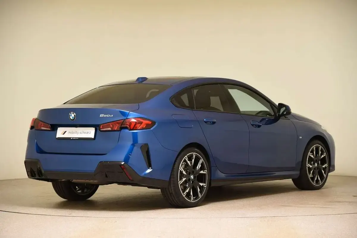 Gebraucht BMW 220 M Sport 150 PS (110 kW) 2025 Portimao blau metallic Coupé