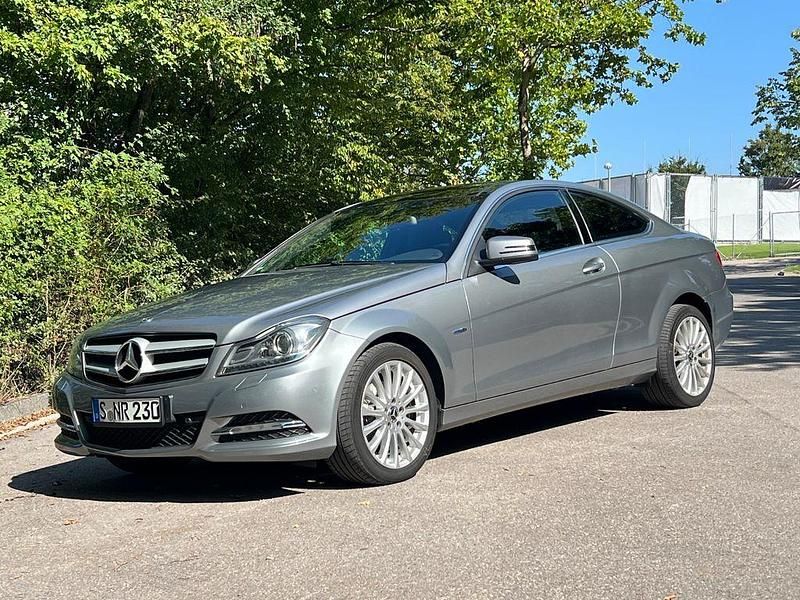 Grau Gebraucht 2011 Mercedes C250 Coupé | 14.000 € (Etwas zu teuer) - Bild 1/4