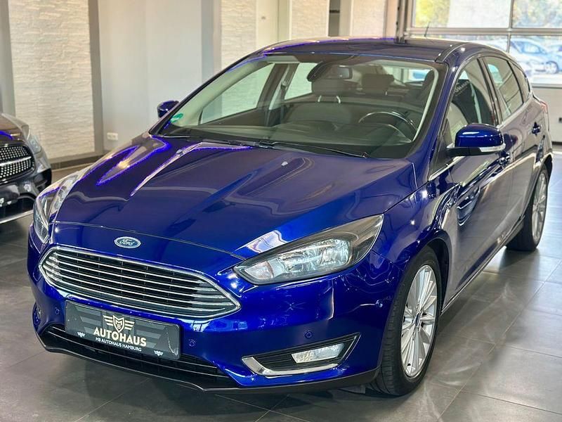 Blau Gebraucht 2015 Ford Focus Titanium Limousine | 8.290 € (Fairer Preis) - Bild 1/4