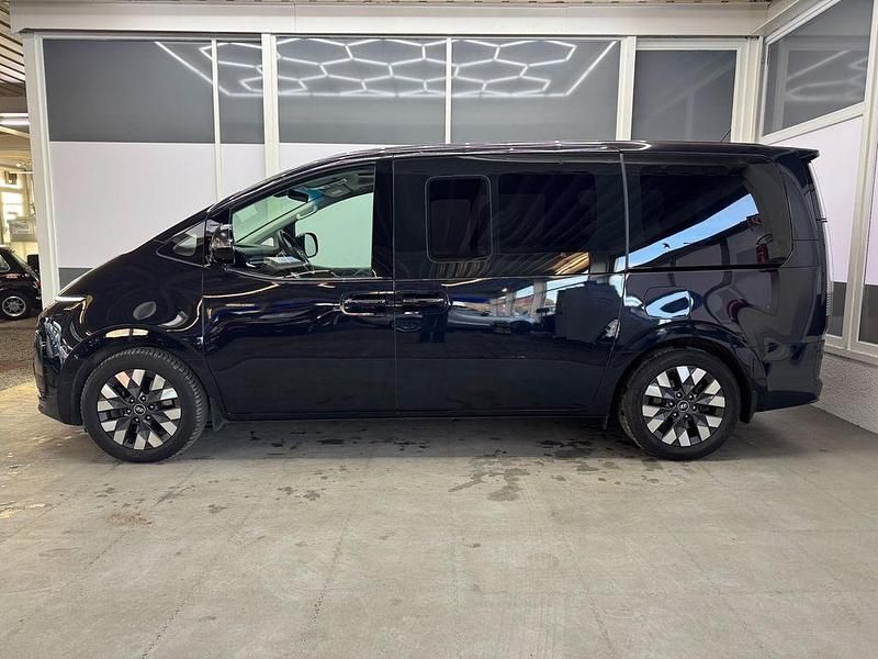 Gebraucht Hyundai Staria Signature 177 PS (130 kW) 2022 Moonlight blue Van / Kleinbus