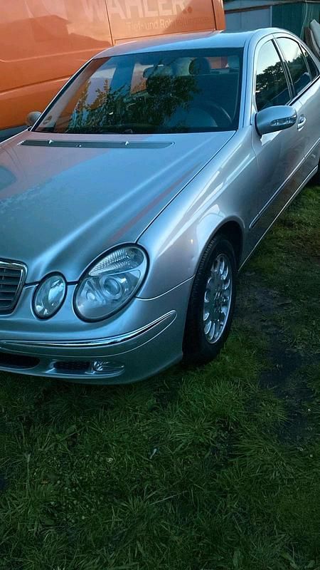 Gebraucht Mercedes 220 2003 Silber Limousine