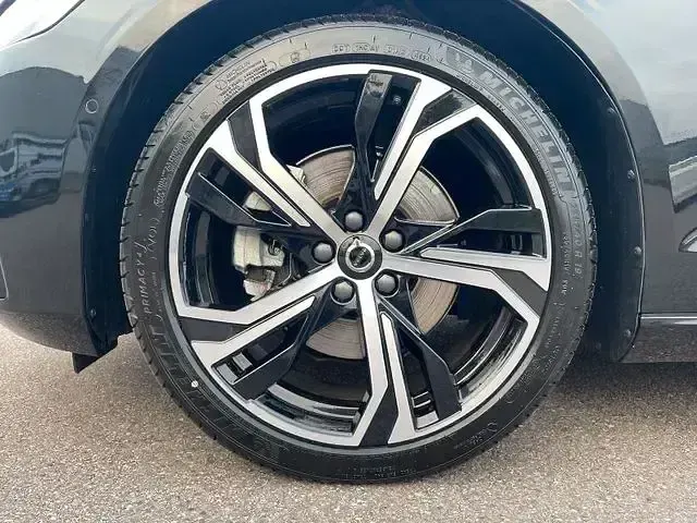 Gebraucht Volvo V60 Plus 197 PS (144 kW) 2025 Onyx schwarz Kombi