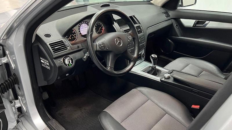 Gebraucht Mercedes C180 156 PS (114 kW) 2007 Silber Limousine