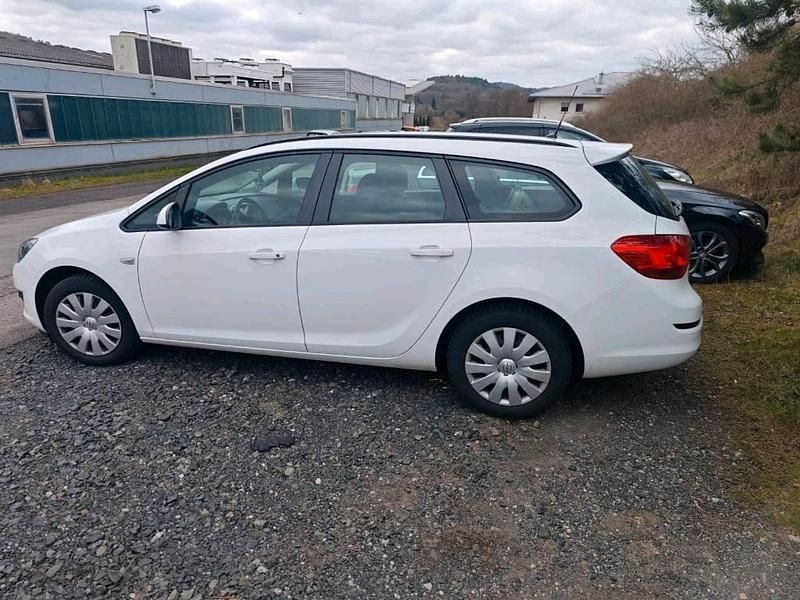 Gebraucht Opel Astra 131 PS (96 kW) 2013 Weiß Kombi