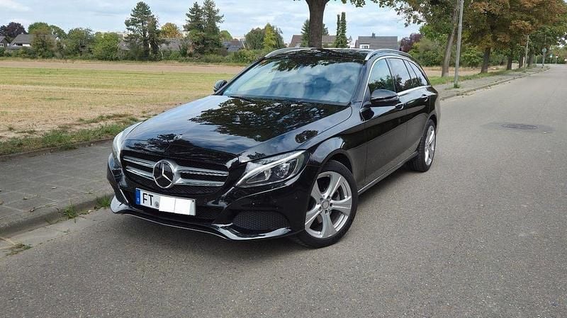 Schwarz Gebraucht 2017 Mercedes C250 Avantgarde Limousine | 16.999 € (Guter Preis) - Bild 1/4