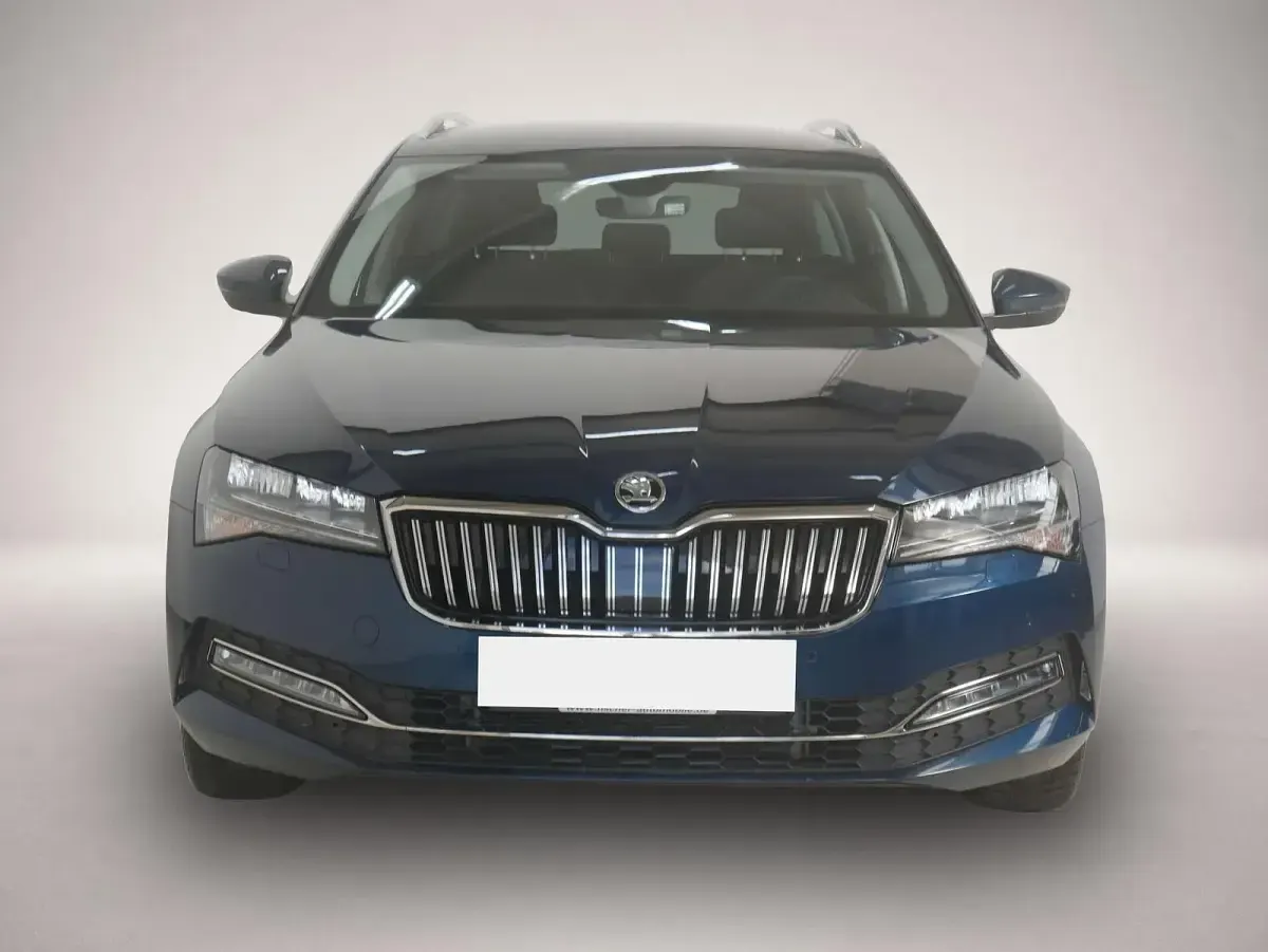 Gebraucht Skoda Superb 190 PS (139 kW) 2023 Manufacturer Kombi