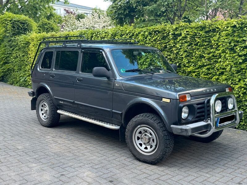 Grau Gebraucht 2018 Lada Urban SUV | 13.499 € (Etwas zu teuer) - Bild 1/4