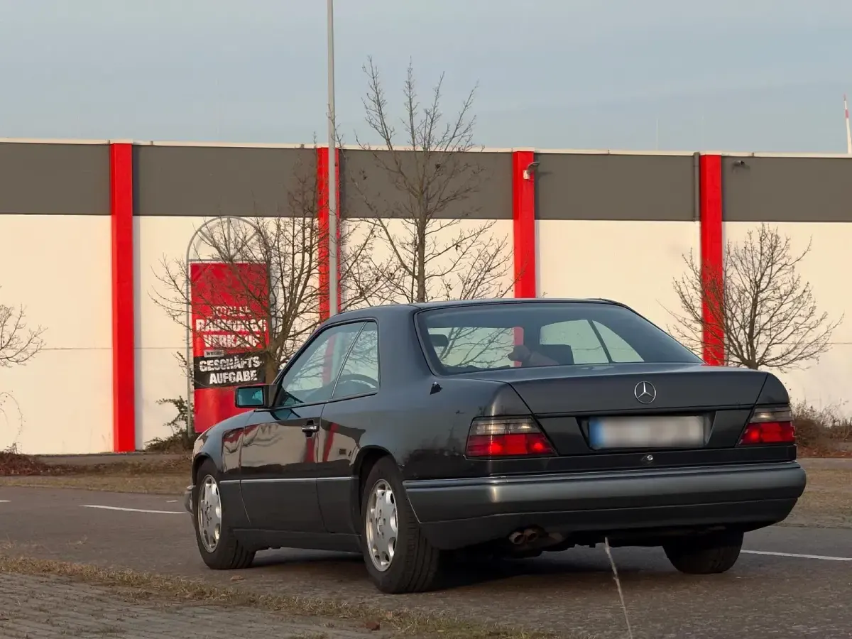 Gebraucht Mercedes E320 220 PS (161 kW) 1993 Schwarz Coupé