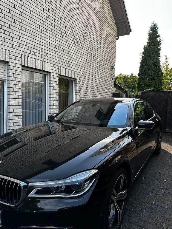 Gebraucht BMW 730L Performance 265 PS (194 kW) 2019 Schwarz Limousine