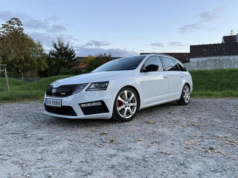 Weiß Gebraucht 2018 Skoda Octavia RS Kombi | 16.600 € (Guter Preis) - Bild 1/4