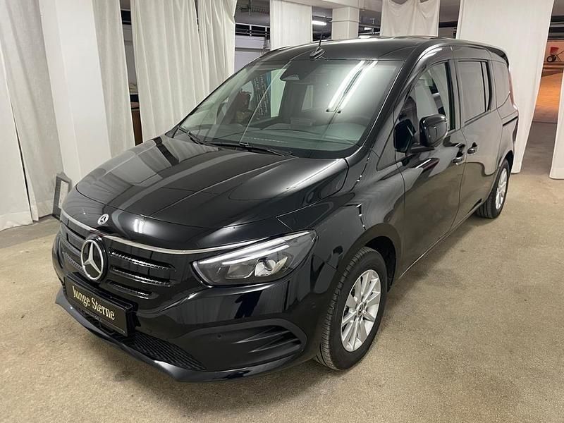 Gebraucht Mercedes EQT200 Premium 89 kW (122 PS) 2024 Loparitschwarz metallic Van / Kleinbus