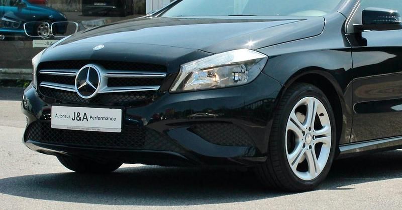 Schwarz Gebraucht 2013 Mercedes A180 Limousine | 12.490 € (Fairer Preis) - Bild 1/4
