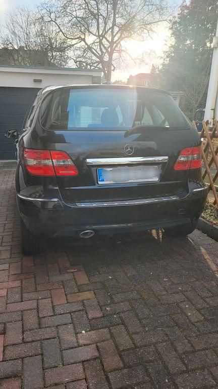 Gebraucht Mercedes B180 109 PS (80 kW) 2010 Schwarz Van / Kleinbus