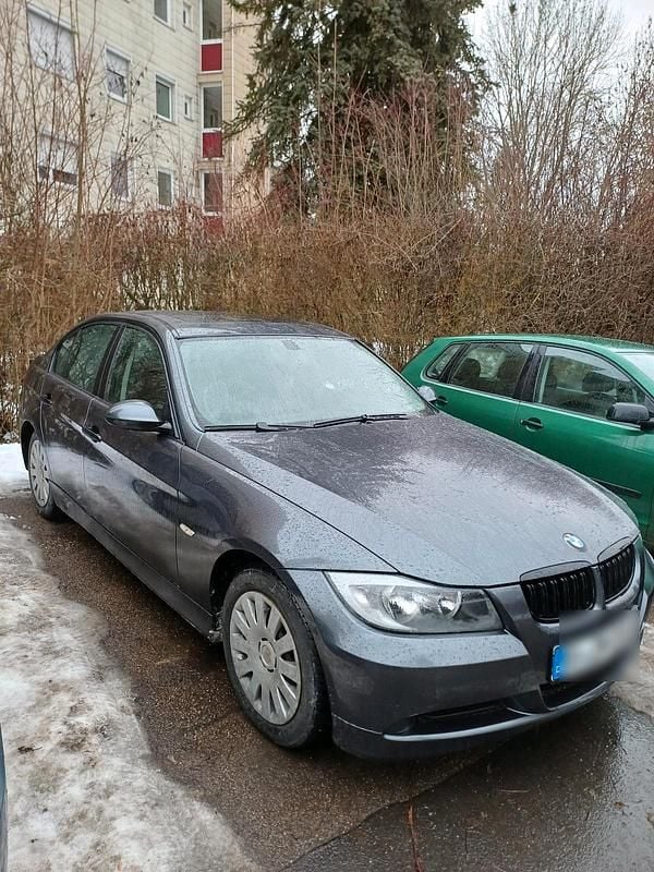 Grau Gebraucht 2006 BMW 318 Limousine | 2.450 € (Superpreis) - Bild 1/4