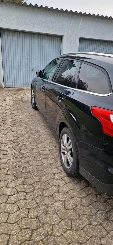 Gebraucht Ford Focus 125 PS (91 kW) 2011 Schwarz Kombi