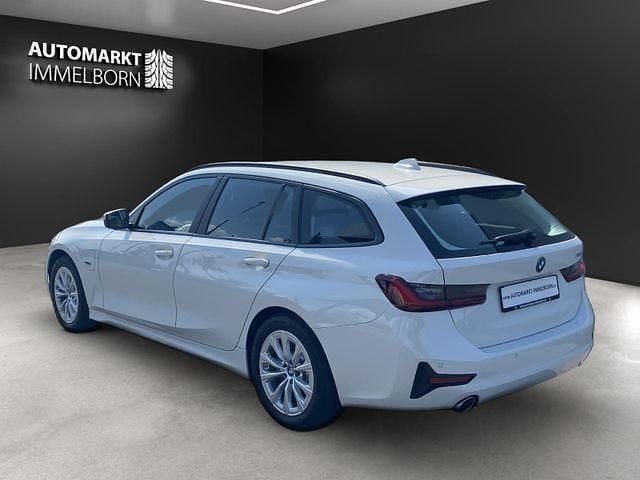 Gebraucht BMW 330e Advantage 292 PS (214 kW) 2022 Weiß Kombi
