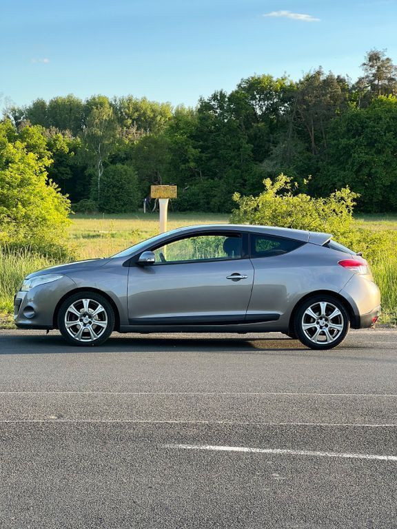 Silber Gebraucht 2009 Renault Mégane III Coupé | 3.150 € (Guter Preis) - Bild 1/4