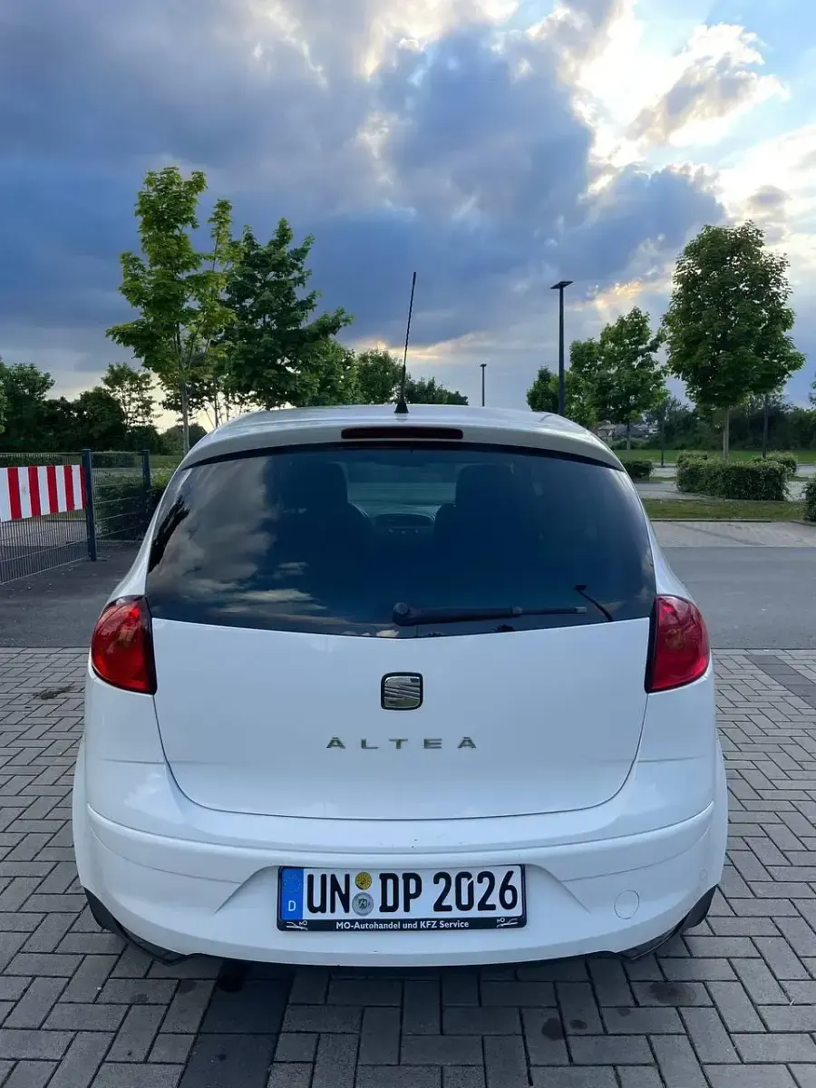 Używany Seat Altea 105 KM (77 kW) 2010 Biały Kombi